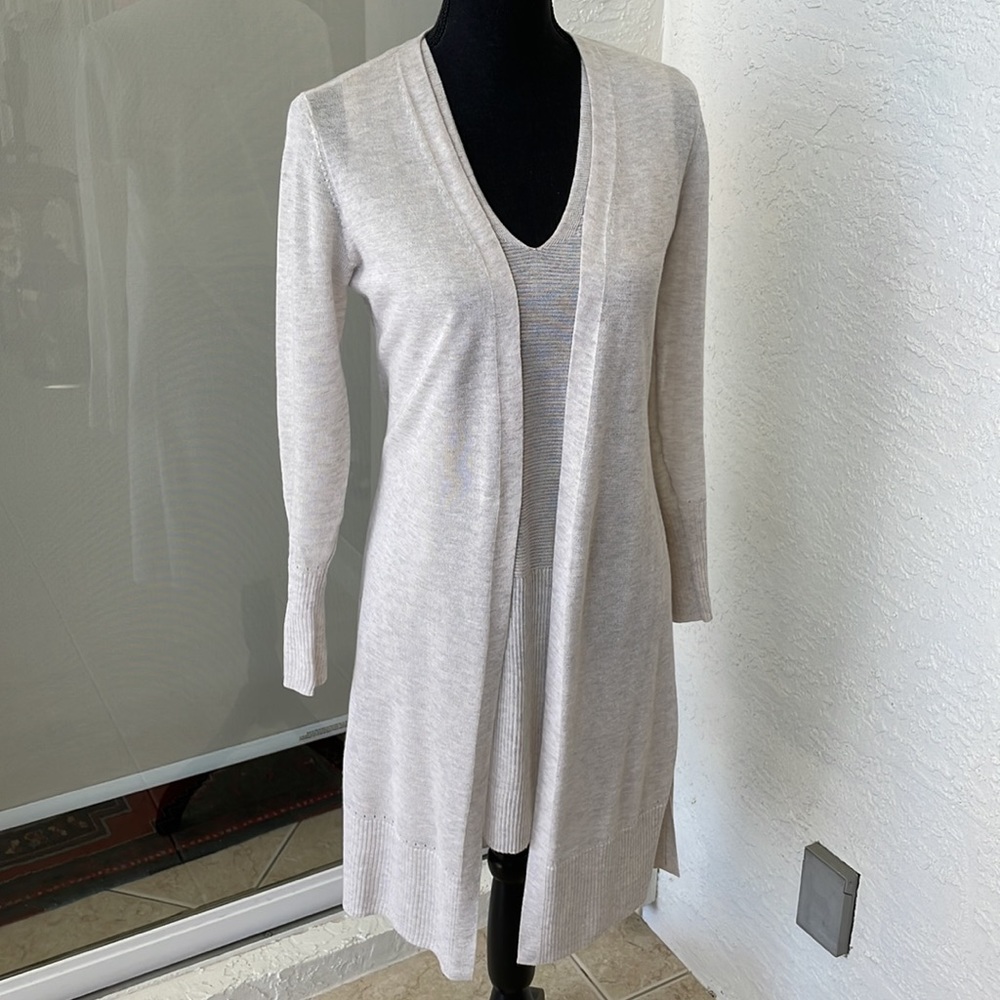 White House/ Black Market women sweater & top size XS